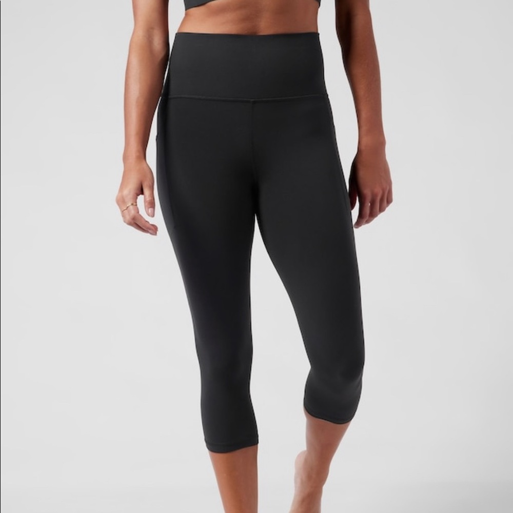 Athleta salutation stash II crop pant